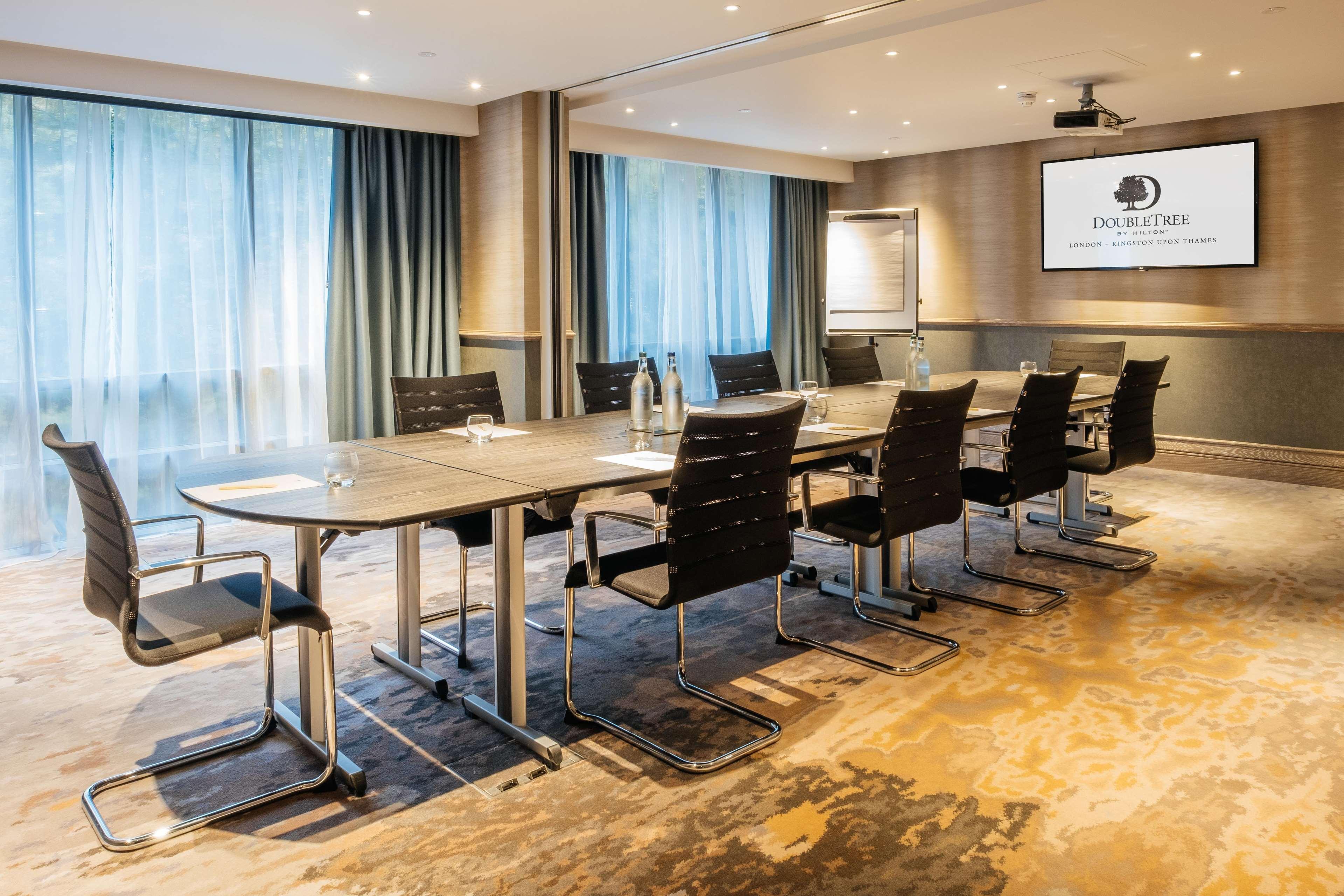 Doubletree By Hilton London Kingston Upon Thames Hotel Кингстън на Темза Екстериор снимка
