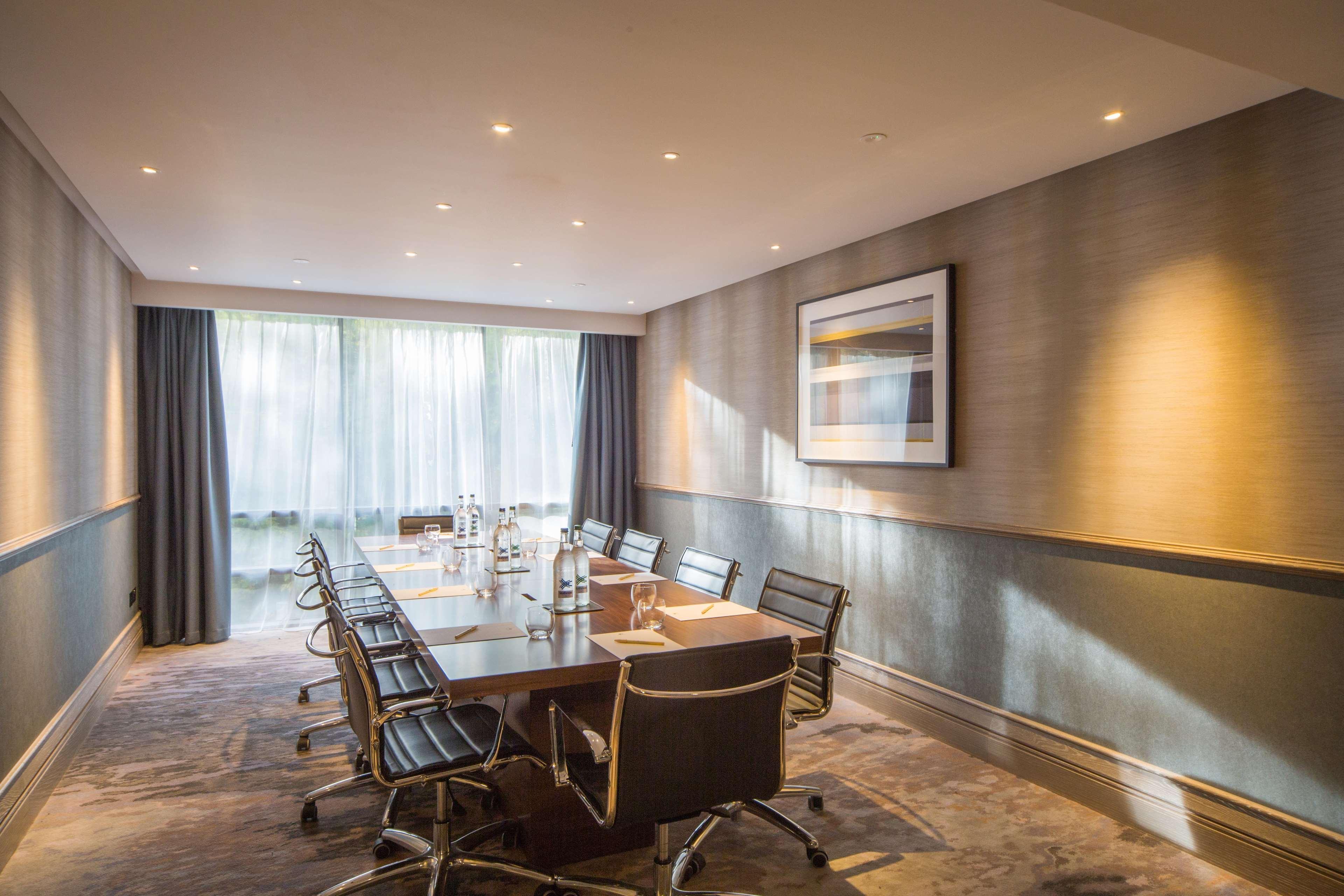 Doubletree By Hilton London Kingston Upon Thames Hotel Кингстън на Темза Екстериор снимка