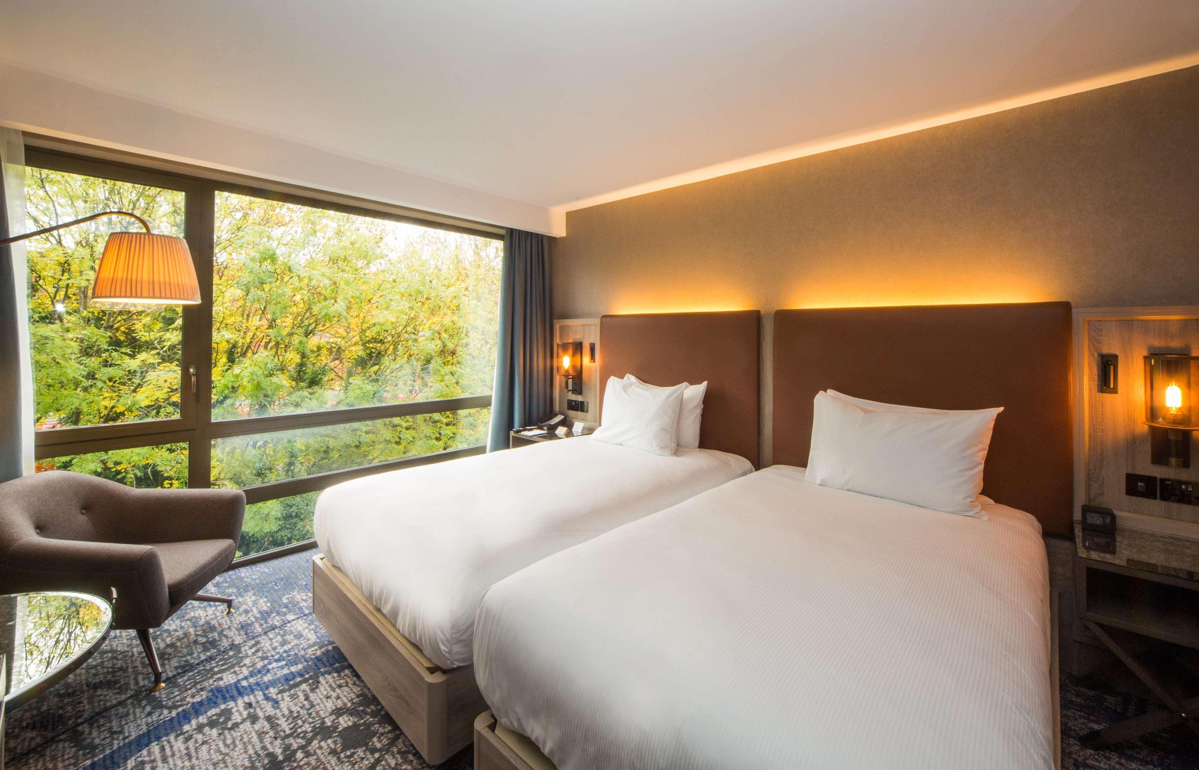 Doubletree By Hilton London Kingston Upon Thames Hotel Кингстън на Темза Екстериор снимка