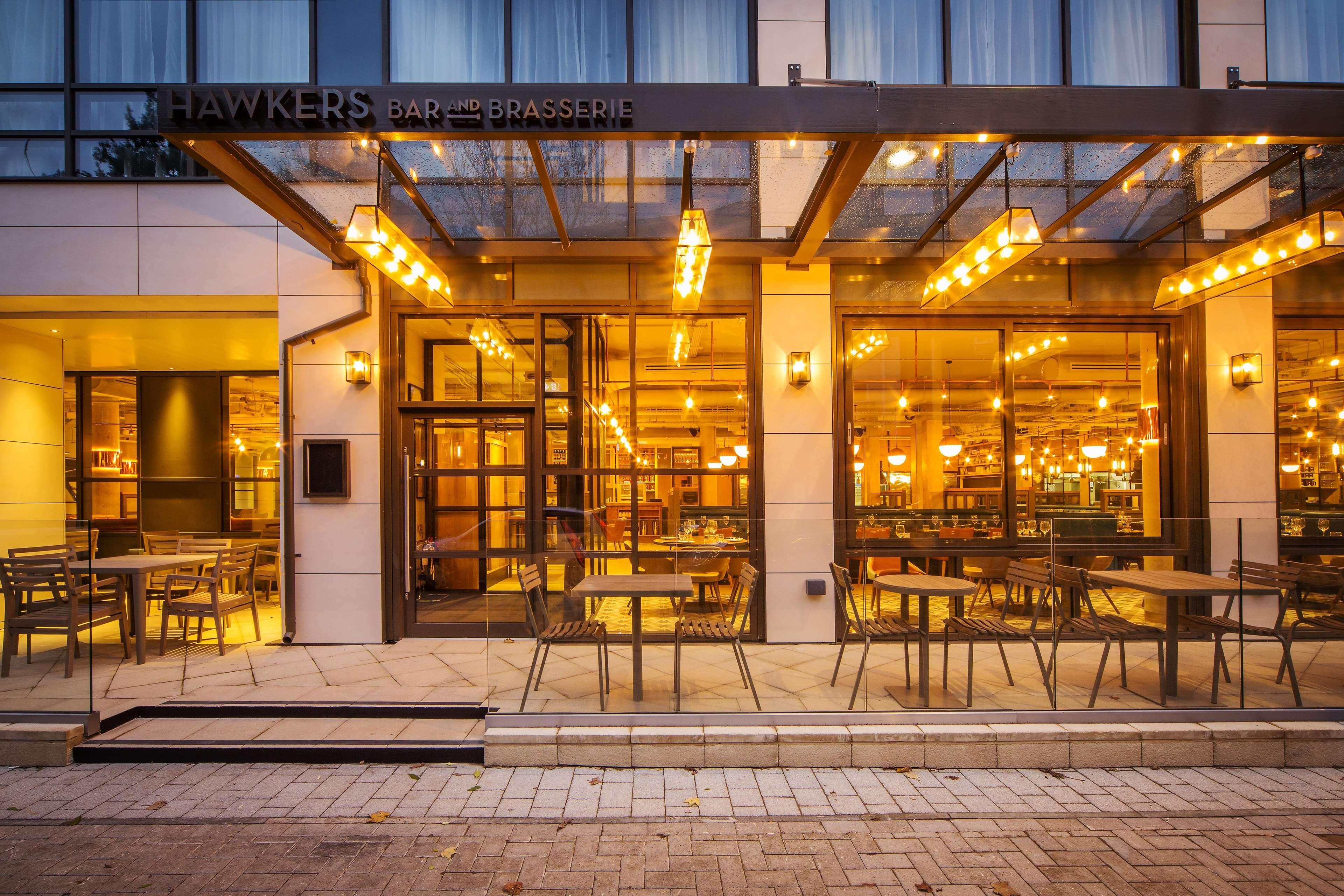 Doubletree By Hilton London Kingston Upon Thames Hotel Кингстън на Темза Екстериор снимка