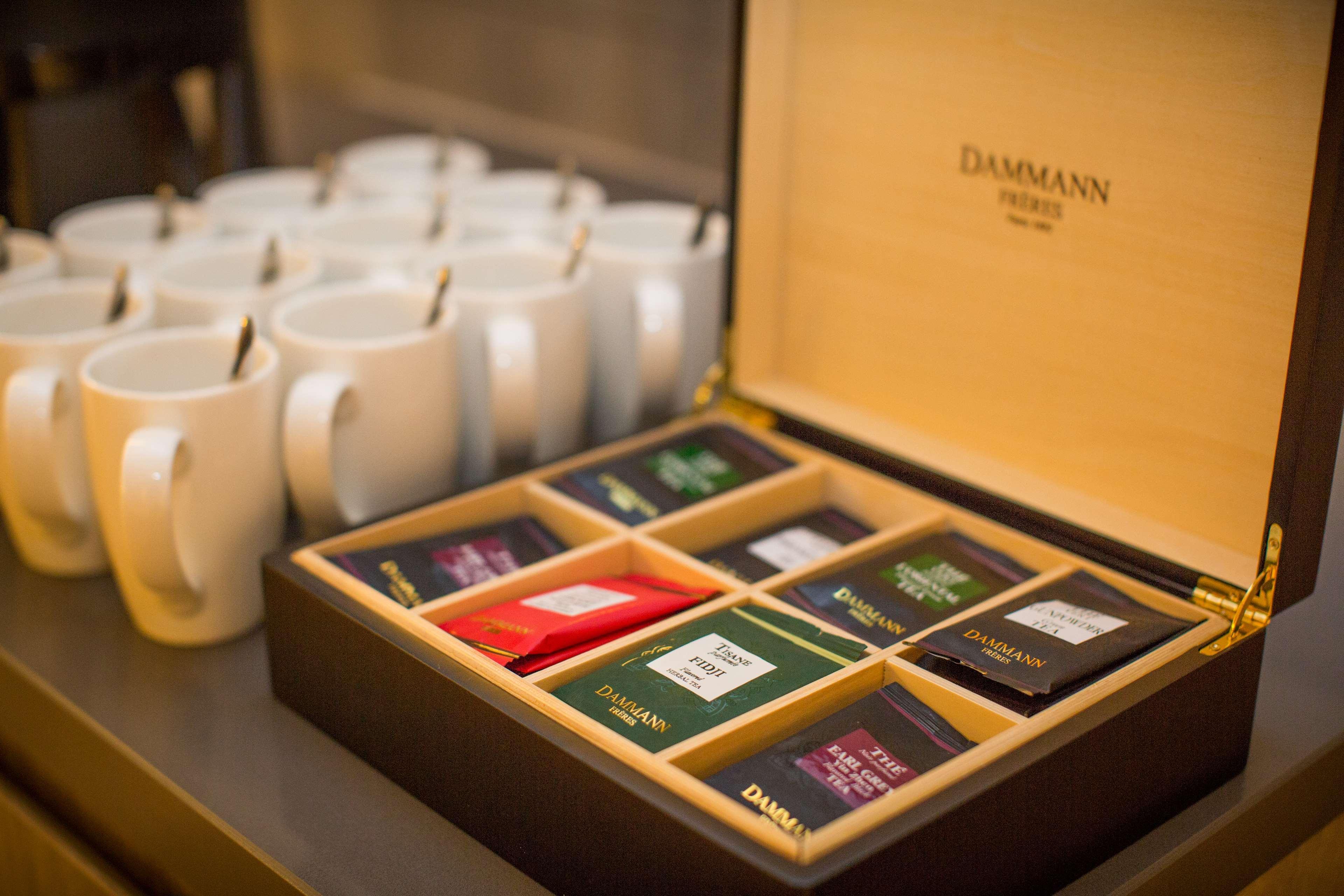 Doubletree By Hilton London Kingston Upon Thames Hotel Кингстън на Темза Екстериор снимка
