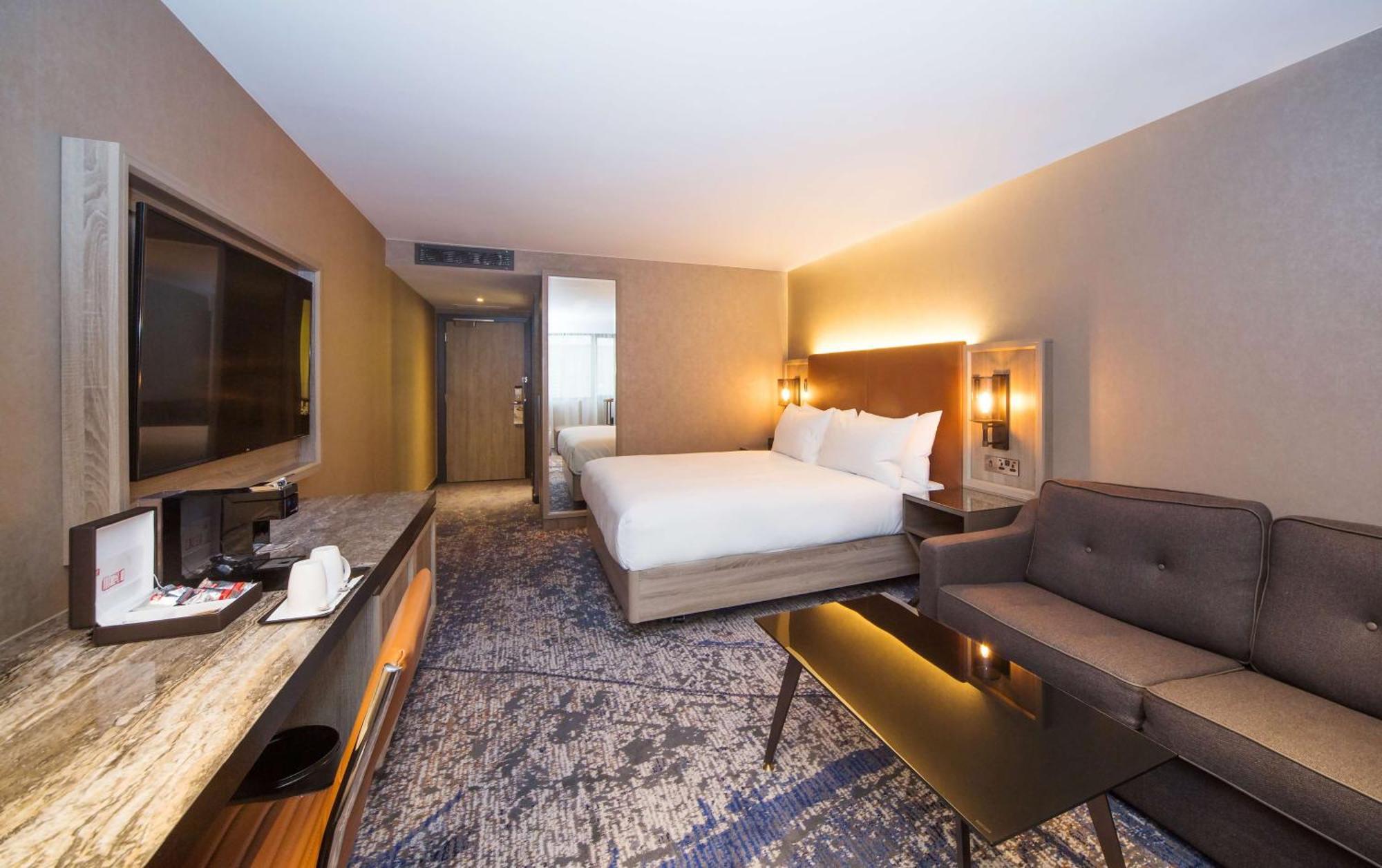 Doubletree By Hilton London Kingston Upon Thames Hotel Кингстън на Темза Екстериор снимка