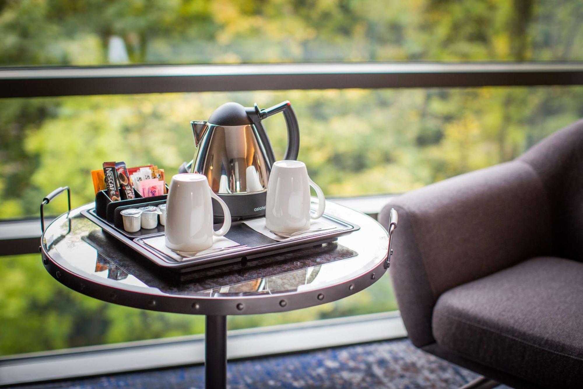 Doubletree By Hilton London Kingston Upon Thames Hotel Кингстън на Темза Екстериор снимка