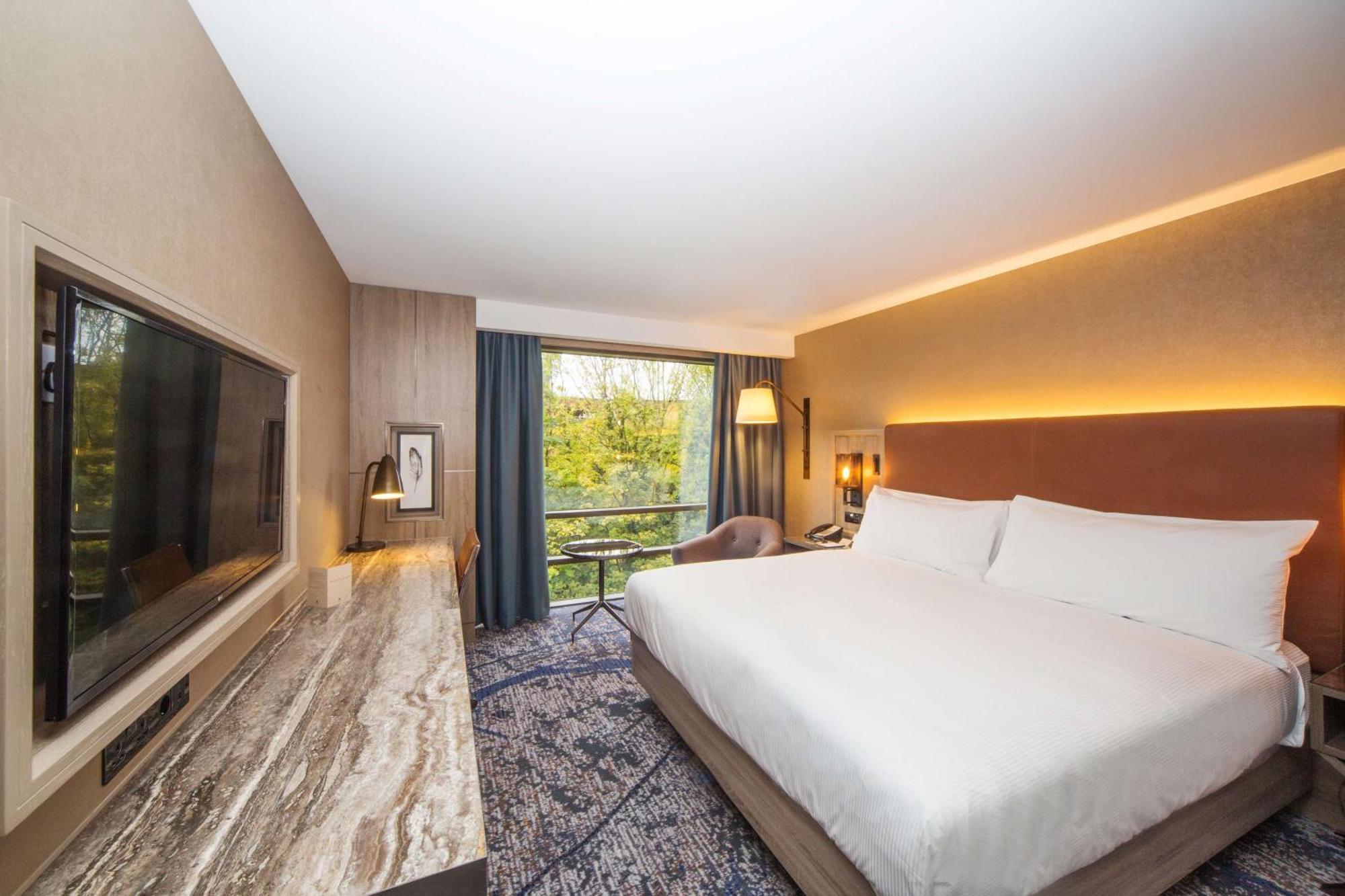 Doubletree By Hilton London Kingston Upon Thames Hotel Кингстън на Темза Екстериор снимка