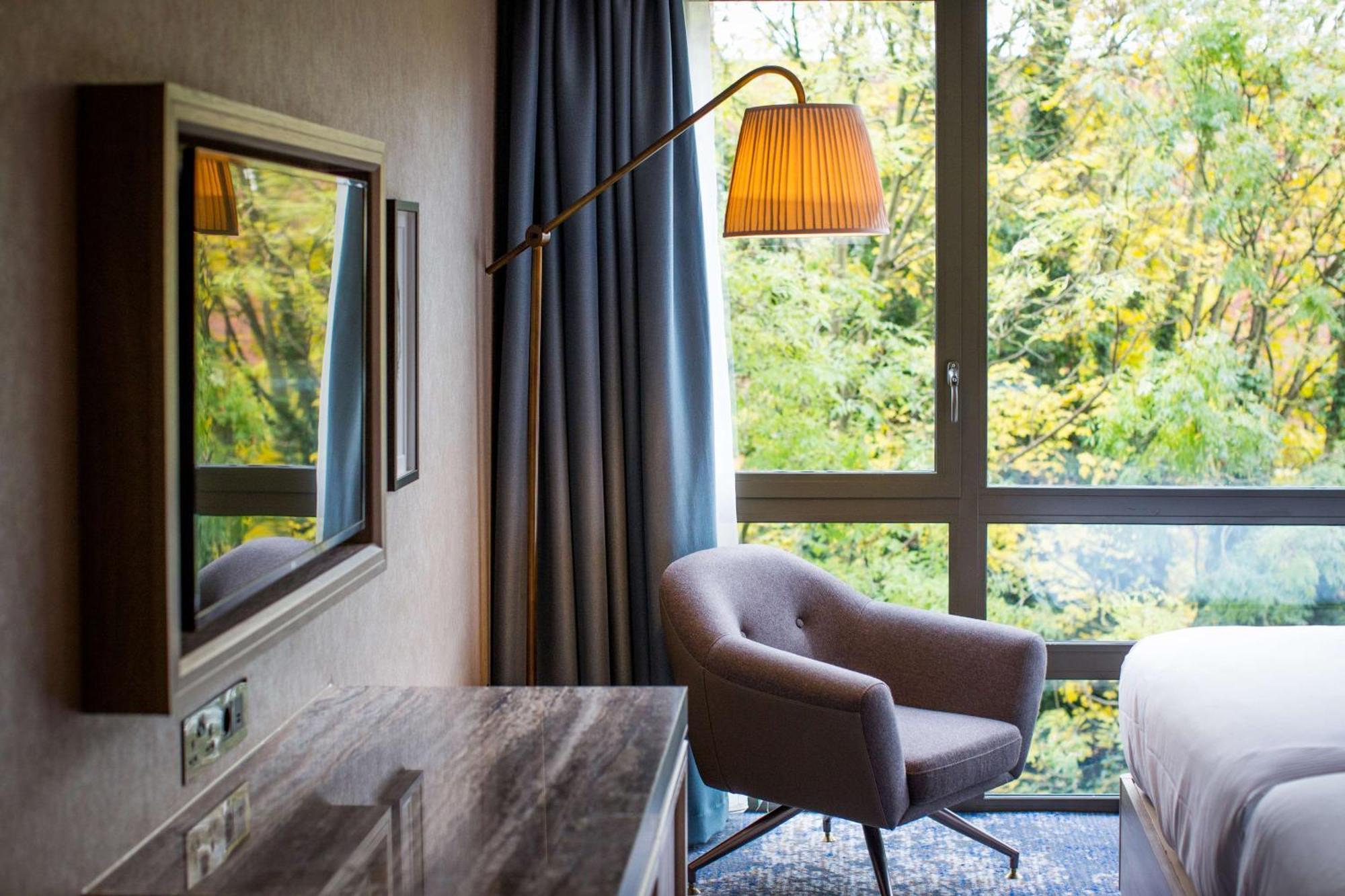 Doubletree By Hilton London Kingston Upon Thames Hotel Кингстън на Темза Екстериор снимка