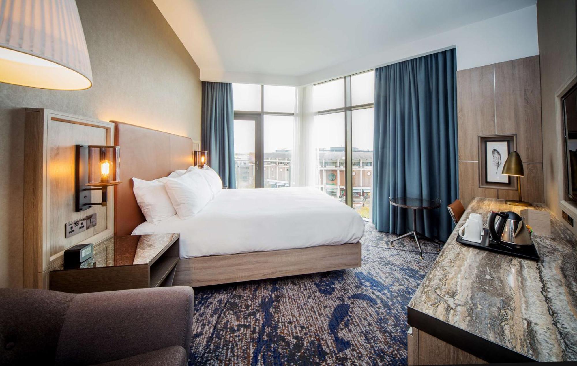 Doubletree By Hilton London Kingston Upon Thames Hotel Кингстън на Темза Екстериор снимка