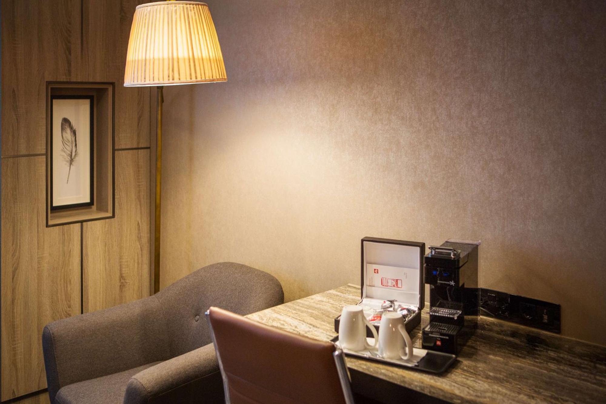 Doubletree By Hilton London Kingston Upon Thames Hotel Кингстън на Темза Екстериор снимка