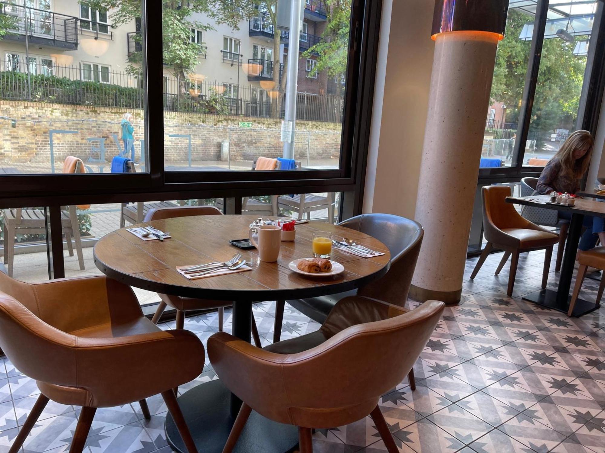 Doubletree By Hilton London Kingston Upon Thames Hotel Кингстън на Темза Екстериор снимка