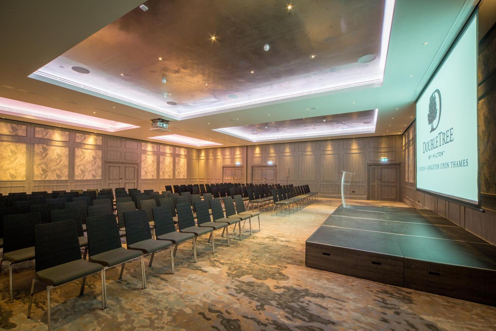 Doubletree By Hilton London Kingston Upon Thames Hotel Кингстън на Темза Екстериор снимка